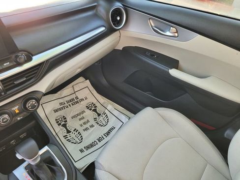 Used 2023 Kia Forte LXS w/ LXS Technology Package image 10