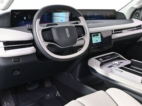 New 2026 Lincoln Navigator Reserve w/ Jet Appearance Package AWD/4WD image 12