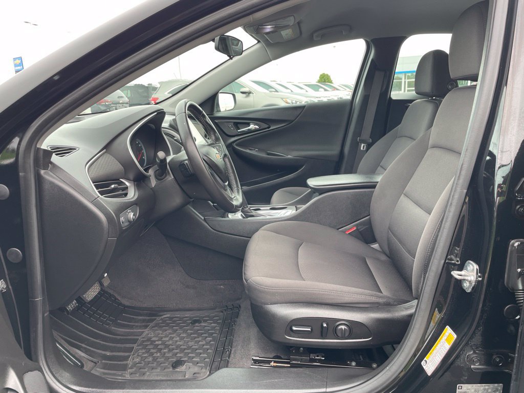 Used 2019 Chevrolet Malibu RS FWD image 9
