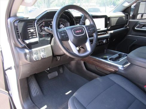 Used 2025 GMC Sierra 2500 SLE AWD/4WD image 15