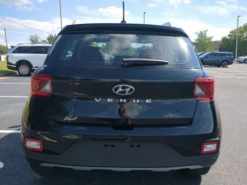 Used 2024 Hyundai Venue SEL FWD image 5