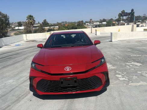 Used 2025 Toyota Camry SE FWD image 9