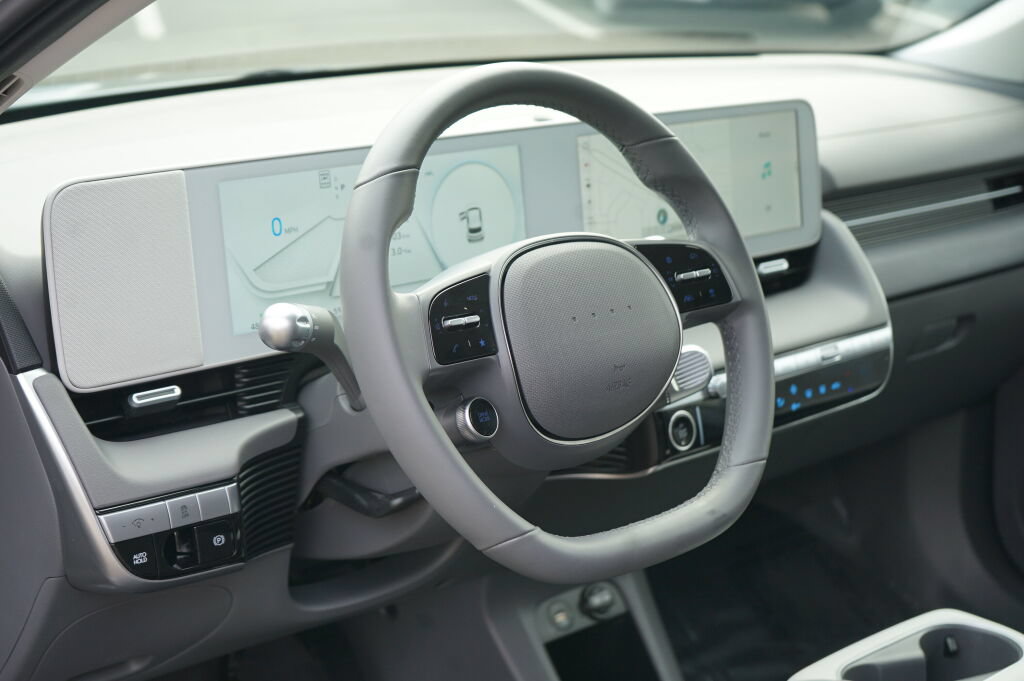 Certified 2024 Hyundai Ioniq 5 SE AWD/4WD image 17
