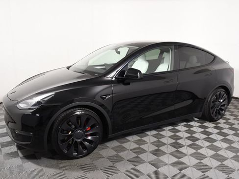 Used 2023 Tesla Model Y Performance AWD/4WD image 2