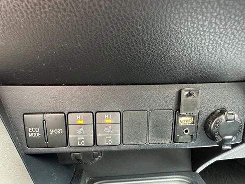 Used 2016 Toyota RAV4 Limited AWD/4WD image 28
