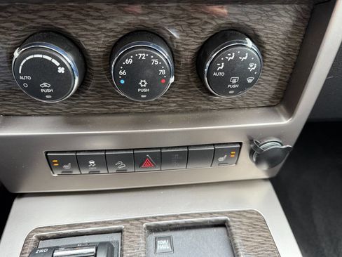 Used 2012 Jeep Liberty Limited Jet w/ Chrome Accents Group image 22