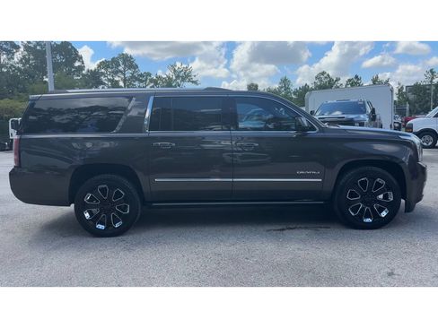 Used 2020 GMC Yukon XL Denali w/ Denali Premium Package RWD image 9