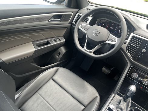 Used 2023 Volkswagen Atlas Cross Sport SE AWD/4WD image 9