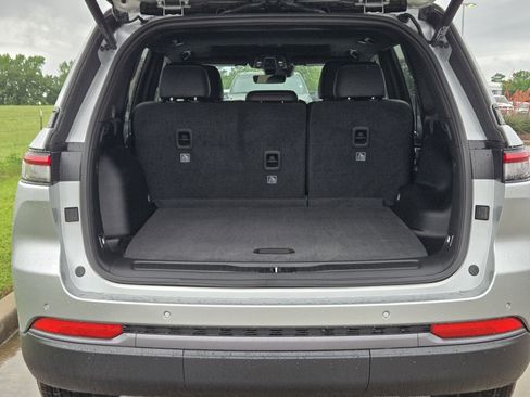 New 2026 Jeep Grand Cherokee Altitude AWD/4WD image 6