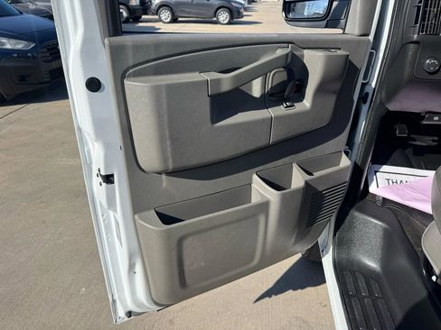 Used 2017 Chevrolet Express 3500 LT w/ LT Preferred Equipment Group image 20