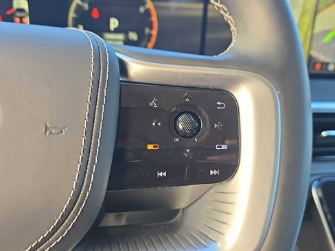 Certified 2025 INFINITI QX80 Sensory image 18