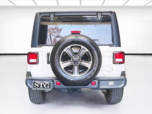 Used 2023 Jeep Wrangler Unlimited Sahara w/ Cold Weather Group AWD/4WD image 5