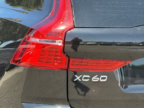 Used 2020 Volvo XC60 T5 Momentum w/ Protection Package Premier FWD image 5