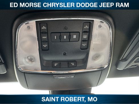 Used 2018 Chrysler 300 Limited w/ Safetytec Plus Group AWD/4WD image 18