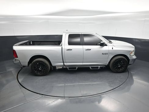 Used 2018 RAM 1500 Classic SLT RWD image 31