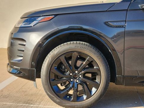 Used 2025 Land Rover Discovery Sport Dynamic SE image 9