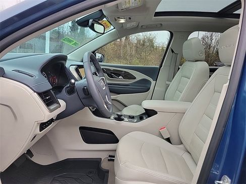 Used 2024 GMC Terrain Denali w/ Denali Premium Package image 15