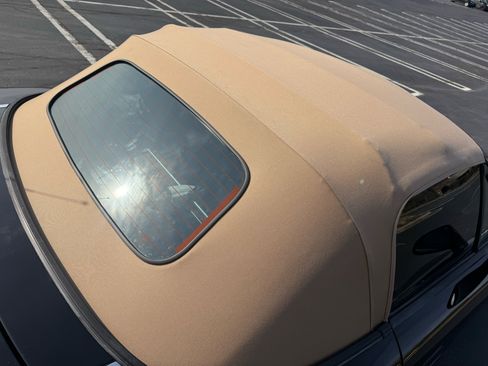 Used 2002 MAZDA MX-5 Miata 2dr Conv Cloth Auto image 12