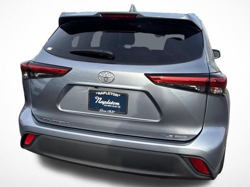 Used 2021 Toyota Highlander XLE AWD/4WD image 17