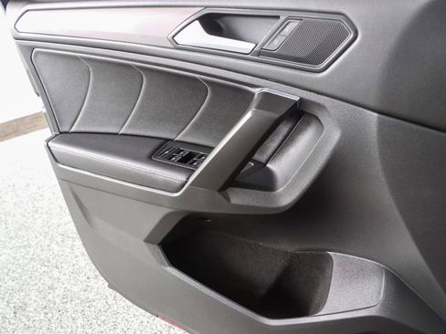 Used 2023 Volkswagen Tiguan SE FWD image 21