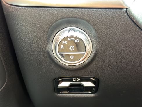 Used 2025 Mercedes-Benz C 300 Sedan image 11