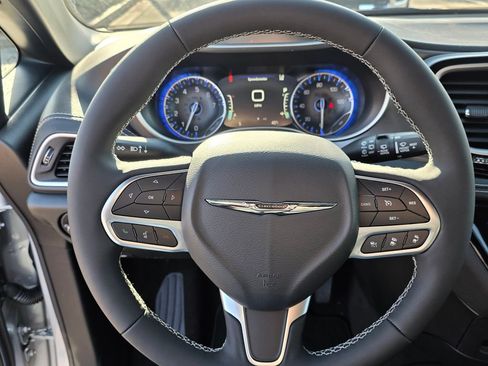 New 2026 Chrysler Pacifica Select image 14