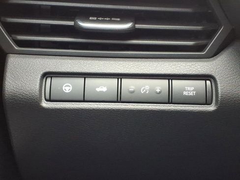 Used 2024 Nissan Altima 2.0 SR FWD image 21