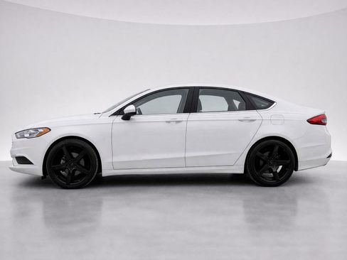 Used 2017 Ford Fusion SE w/ Fusion SE Technology Package image 10