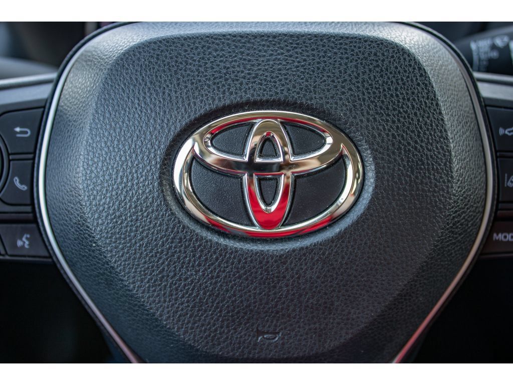 Used 2025 Toyota RAV4 XLE w/ Convenience Package AWD/4WD image 38