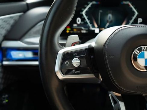 Used 2023 BMW 760i xDrive w/ Executive Package image 27