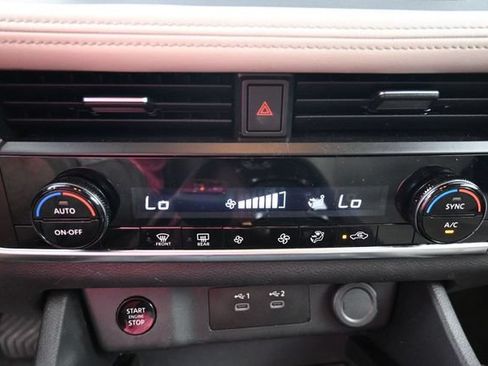 Used 2025 Nissan Rogue SV AWD/4WD image 19