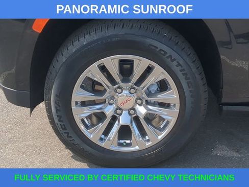 Used 2024 GMC Yukon XL Denali w/ Advanced Technology Package image 18