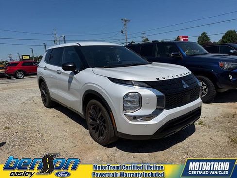 Used 2024 Mitsubishi Outlander SE AWD/4WD image 1