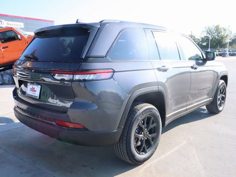 New 2025 Jeep Grand Cherokee Altitude image 20