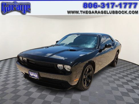 Used 2013 Dodge Challenger SXT image 1