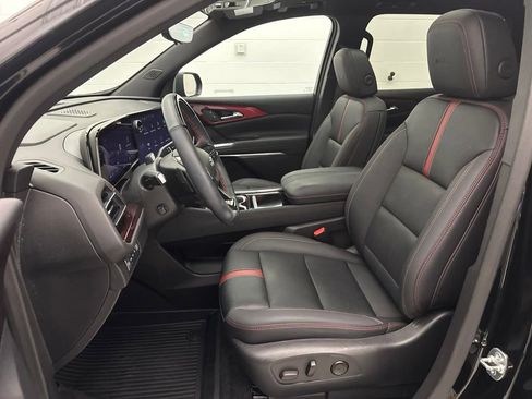 Used 2024 Chevrolet Traverse RS AWD/4WD image 22