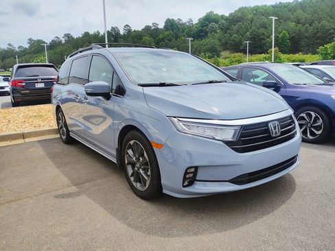 Used 2023 Honda Odyssey Elite image 3
