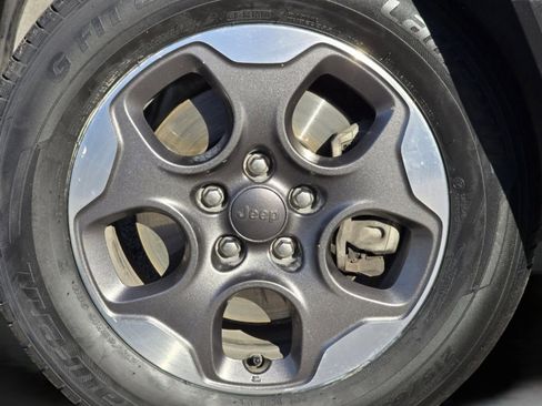 Used 2018 Jeep Renegade Sport w/ Power & Air Group image 21