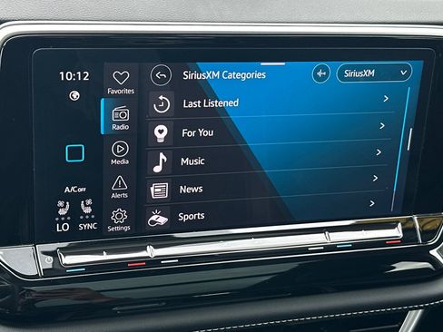 Used 2024 Volkswagen Atlas SE w/ Panoramic Sunroof Package FWD image 18