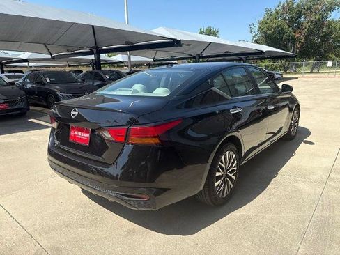 Certified 2025 Nissan Altima 2.5 SV FWD image 7