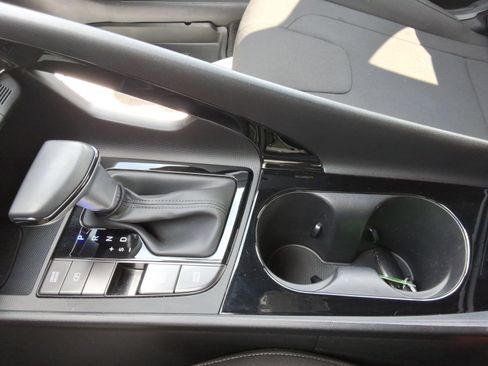 Used 2025 Hyundai Elantra SEL FWD image 19
