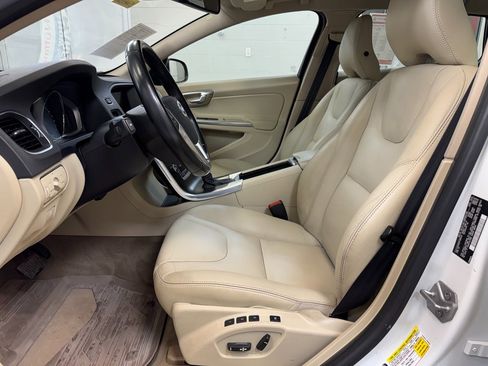 Used 2015 Volvo V60 T5 Premier Plus image 12