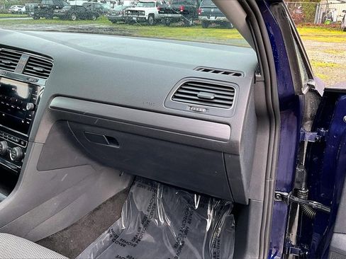 Used 2019 Volkswagen e-Golf SE image 20