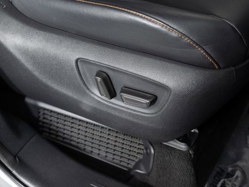 Used 2022 Toyota Sienna XSE image 31