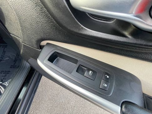 Used 2017 Jeep Cherokee Sport image 15