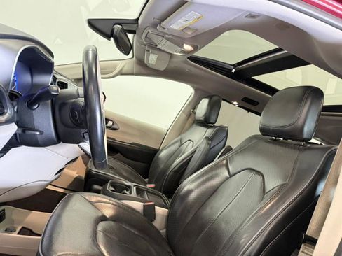 Used 2019 Chrysler Pacifica Limited FWD image 11