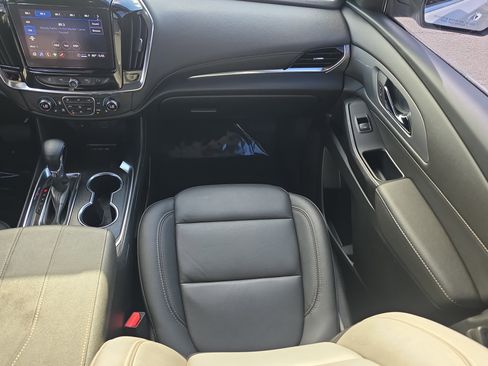 Used 2023 Chevrolet Traverse LT FWD image 49