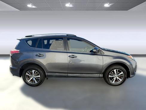 Used 2018 Toyota RAV4 XLE image 8