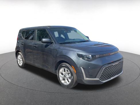 Used 2025 Kia Soul LX w/ LX Technology Package image 2