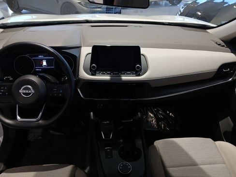 Used 2023 Nissan Rogue SV image 34